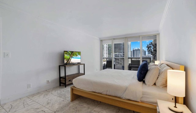 Biscayne Bayviews | Ideal Long-Term 1BR | StayCozy