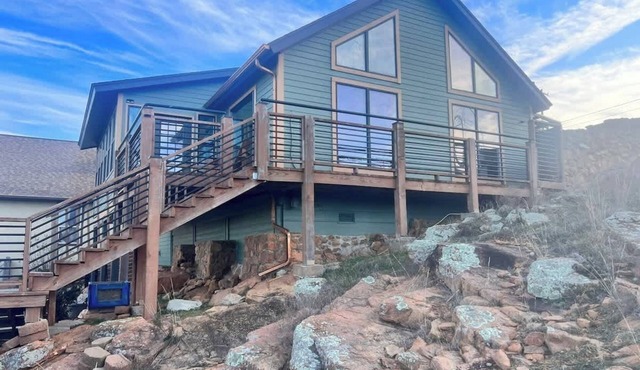 Book A Riverside Stay w/hot tub-sleeps 17 +Parking