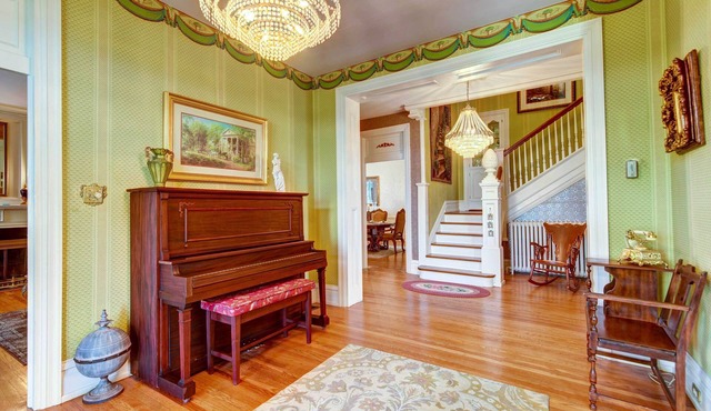 Bowling Green House w/Shared Pool!