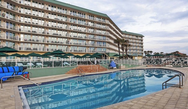 Bright Oceanfront Studio in Ormond Beach – Balcony w/Stunning Sunrise Views