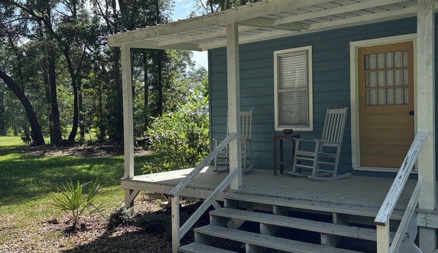 Cabin in the woods -great local- getaway or weekly area work