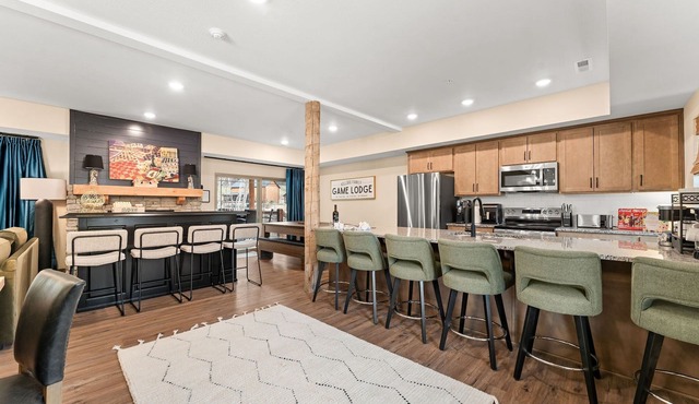 Cabin'Opoly: Game Themed Lodge in Tall Timbers Wet Bar Hot Tub Free Tickets