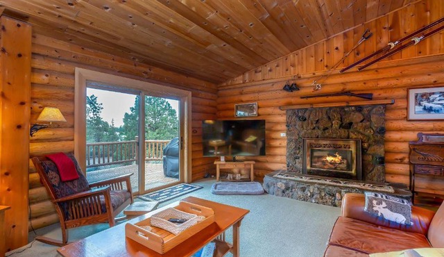 Cascade View Log Cabin Cozy Mountain Escape on over 2 Acres Dog Friendly