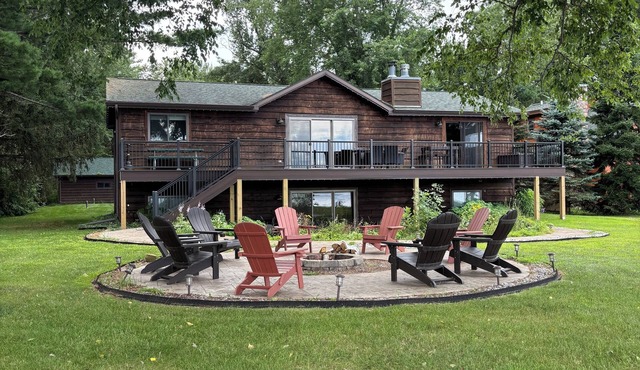 Castle Rock Lakefront Getaway/5BR/Sleeps 10 + Fire Pit