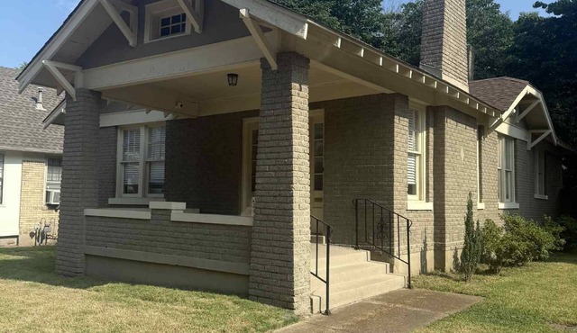 Central Gardens Bungalow: Long Term Stays Welcome!
