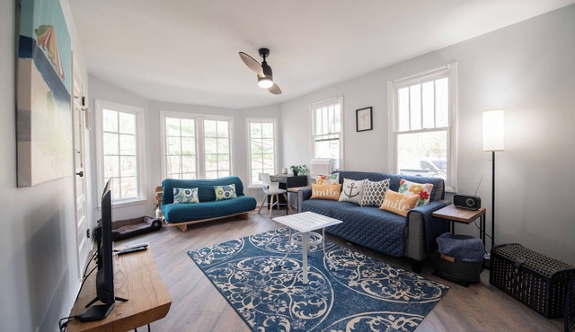 Champagne Cottage - Cottage Retreat w/Lake Michigan Access!