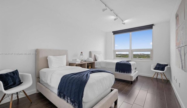 Charming 2-bedroom condo Fabulous MIDTOWN Miami GETAWAY w/Parking, pool, gym