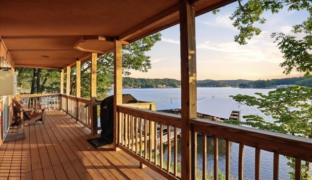 Charming 3BR Cabin - LAKE VIEW - Camdenton