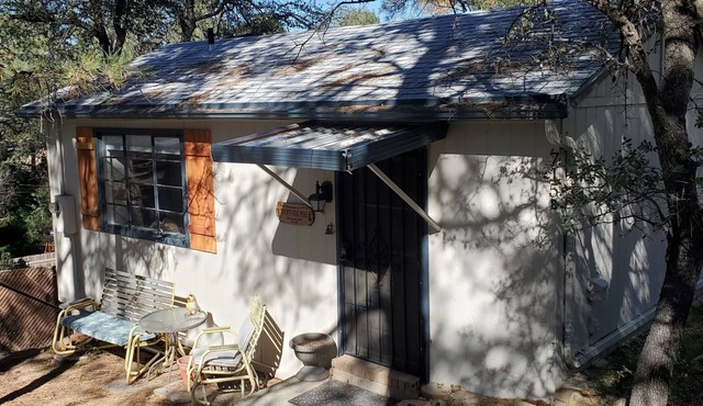 Charming Cottage in the Pines of Prescott ONE mile from Historic Whiskey Row