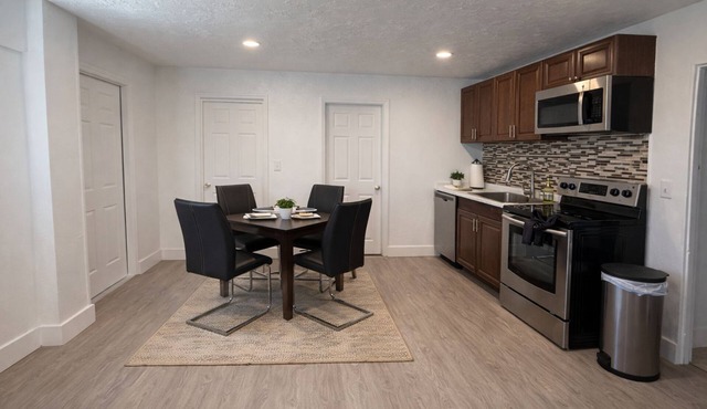 Charming Little Nook Near Universal Parks & Outlets.