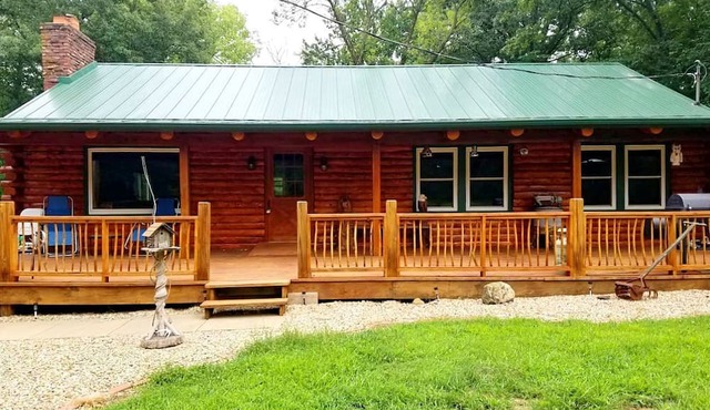 Charming Log Cabin Getaway with Private Hot Tub near Decatur, Illinois