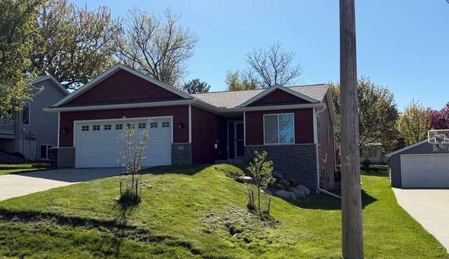 CherryWood Home-2 miles from Downtown & Mayo Clinic