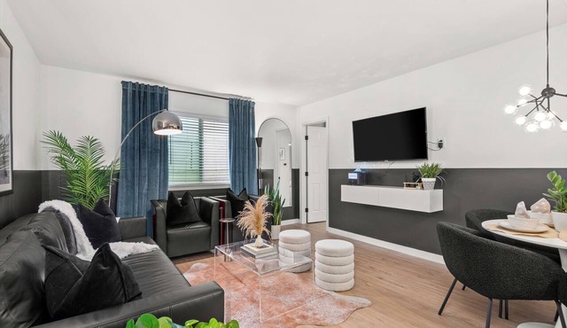 Chic 8th Ave Condo w/Pool - 10 mins to Downtown