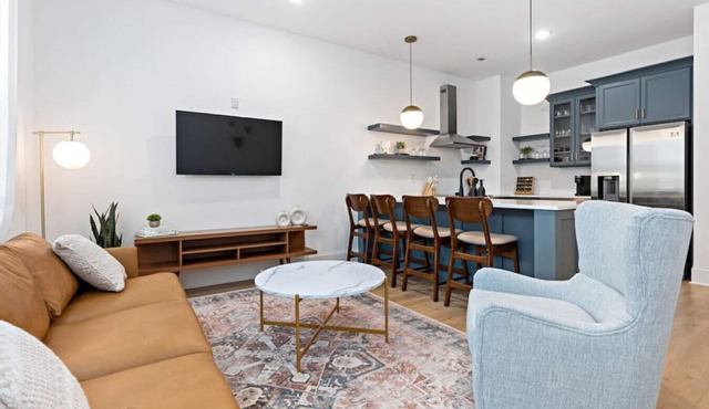 Chic East Nashville Condo -Free Parking 3 miles to Broadway