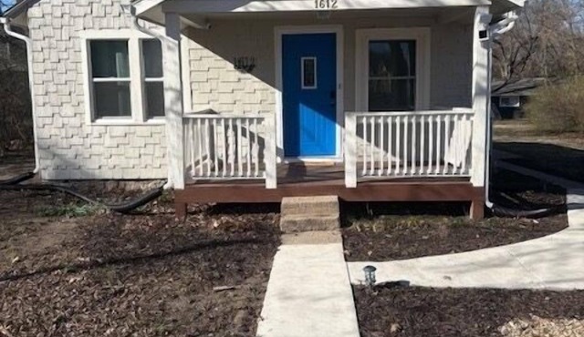Close to KU & Mass, ample off street parking, all on one level!