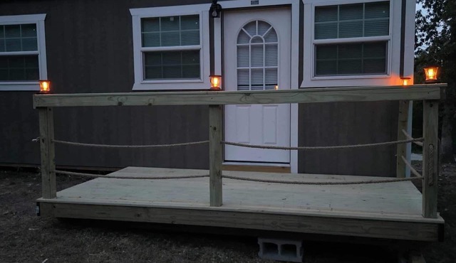 Close to Truman Dam and lake access. Fire pit area, picnic table,