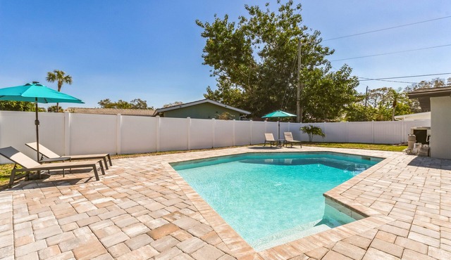 Coastal Comfort Getaway in the Heart of SRQ