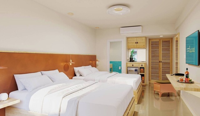 Coastal Vibe | 2 Balcony Queen Rooms Near Downtown Galveston