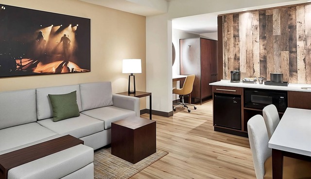 Comfort and Relaxation! Kitchenette, Pets Allowed, Indoor Swimming Pool!