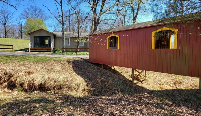 Covered Bridge Cabin ~ 75-Acre Retreat near LoE ~ I-57 ~ I-24