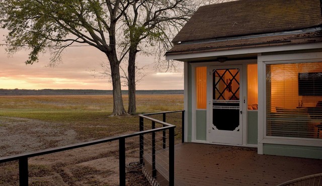Cozy 2 Bedroom Cottage in serene Hosston
