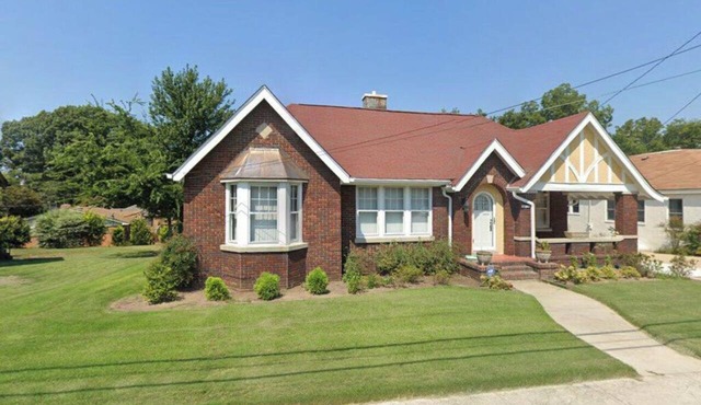 Cozy 2-bedroom house in welcoming Dyersburg with AC