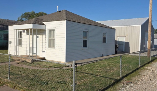 Cozy 2-bedroom house in south central Great Bend.
