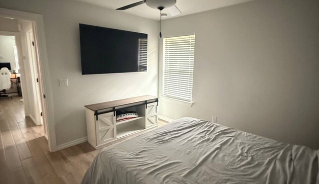 Cozy 3 bedroom house in amazing Norman with cool AC