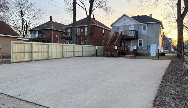Cozy 5BR Duplex by Mayo, 50-ft Parking