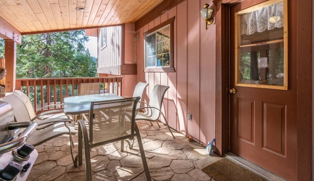 Cozy Bear South Charming 2bd Cabin in Yosemite!