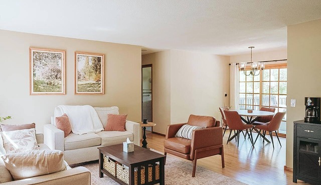 Cozy & Convenient 3BR Rambler
