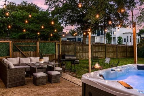 Cozy Cottage w Hot Tub & Fire Pit 17Mi to DT