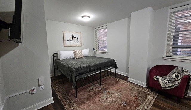 Cozy King Bed Stay at the Historic Inman - 201