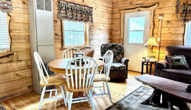 Cozy Log Cabin Fully Stocked 1.5 Garage Sleeps 7 UTV Route