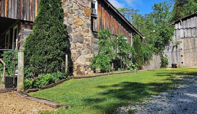 Cozy Log Cabin- Hiking Kayaking Fishing