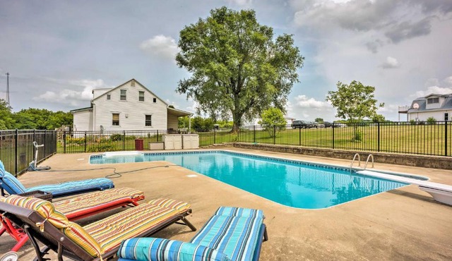 Cozy Missouri Retreat w/Pool, Pond & Fire Pit!