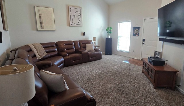 Cozy Nashville Home 15 min from Downtown Broadway