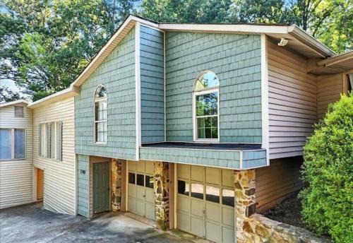 Cozy Retro Mid-Century Vibes 2BR Villa TYS UT