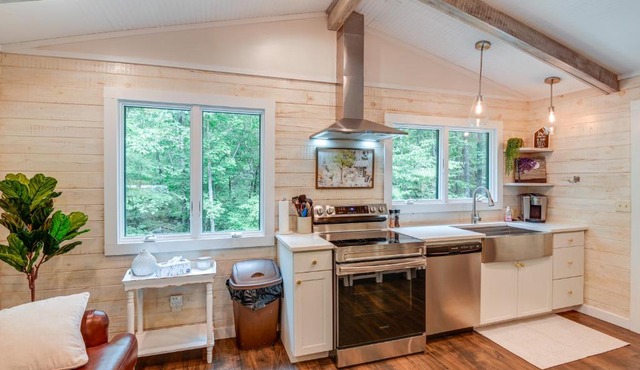 Cozy Tennessee Retreat w/Patio & Charcoal Grill!