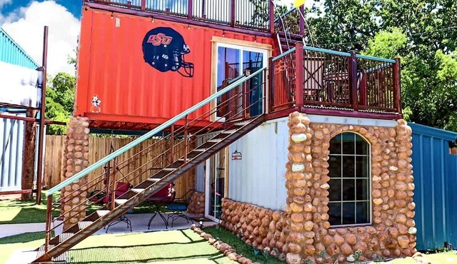 Cozy Tiny House with Rooftop Deck near Wichita Mountains in Medicine Park, Oklahoma