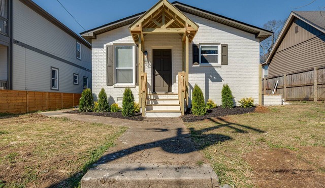 Cozy Trendy East Nashville private duplex house