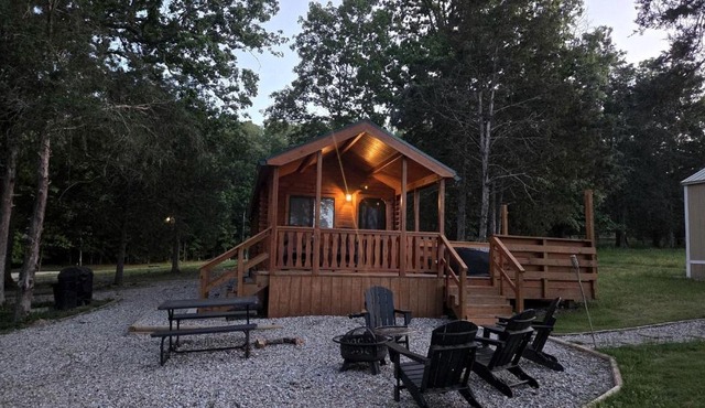 Cozy Woodland Retreat with Fire Pit in Hot Springs, Arkansas