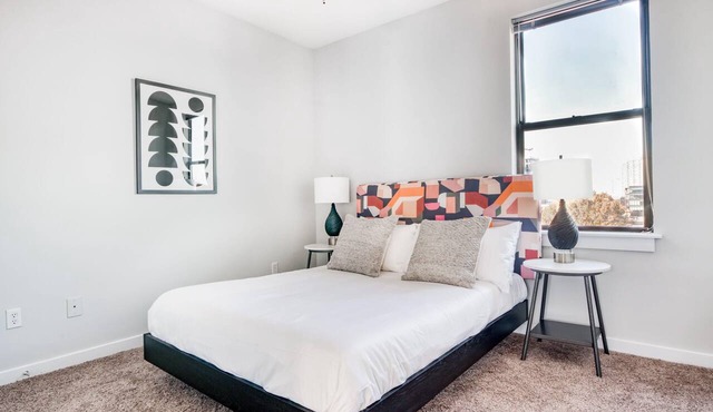 CozySuites Music Row Bold 1BR in Nashville! 03