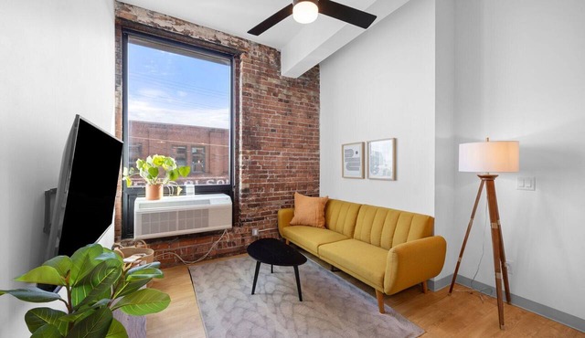 Craft District Apt w/Gym & Coffee Shop 205