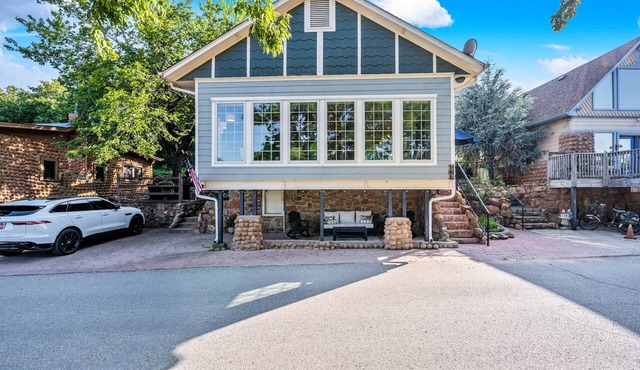 Creekside Retreat with Hot Tub, Walk to Downtown Medicine Park, Sleeps 12
