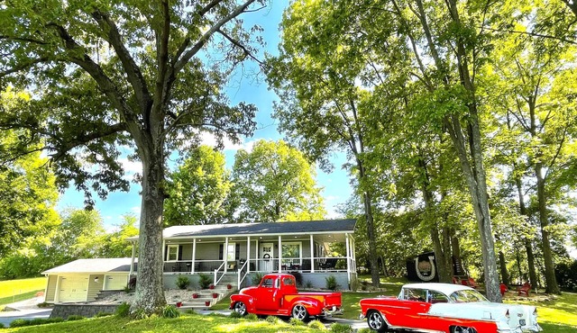 “Cutest little VRBO in Bowling Green” On-Site Family Fun! Beech Bend, Caves, WKU
