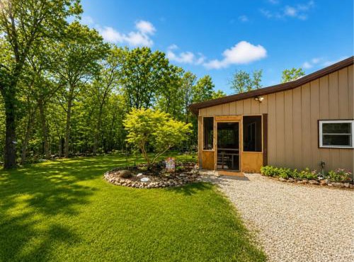 Deep Woods Cabin 2BD 1BA Grill, Firepit, Private Forest, Pet Friendly 4PP