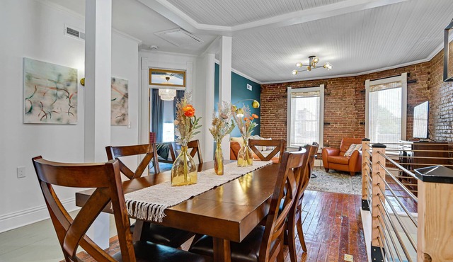 Designer Loft— 40 Min to Major international sporting event KC | Sleeps 7