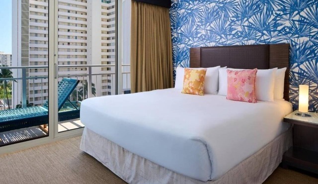 Diamond Head View Junior Suite | Kaimana Beach Hotel | Steps to the Beach
