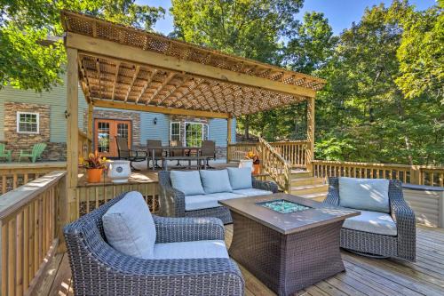 Dock & Jet Ski Slip: Lakeside Sunrise Beach Home!